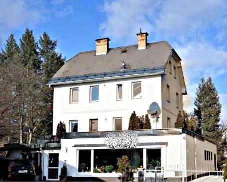 White House Klagenfurt Bed & Breakfast Klagenfurt am Woerthersee Exterior photo